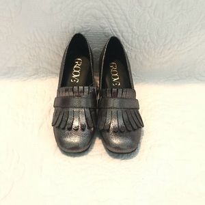 New! Ladies Pewter Tasseled 2 1/2in Heeled Loafer